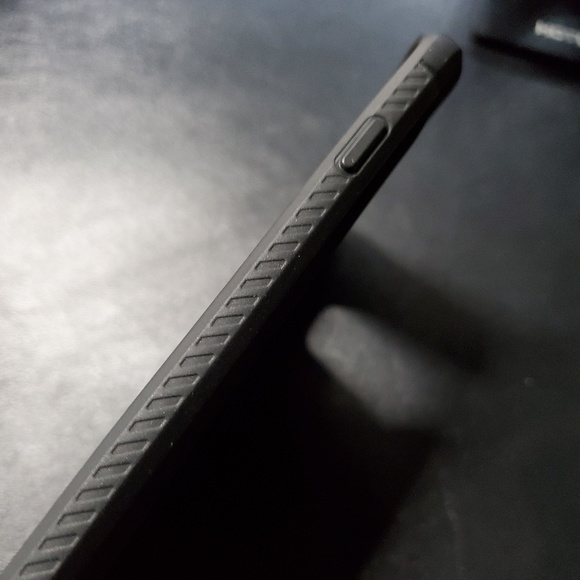 Spigen Rugged Armor Case (Galaxy S10+) - Picture 5 of 7